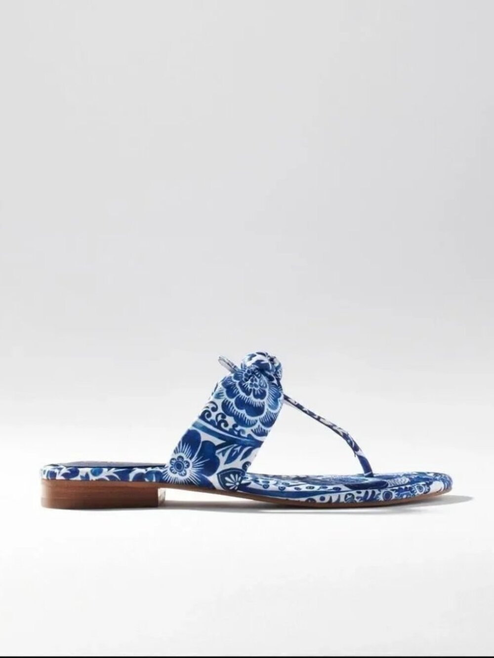Like New** Chico's Natalia Blue & White Print Knotted Thong Sandals ** Size 8.5 - Picture 2 of 10